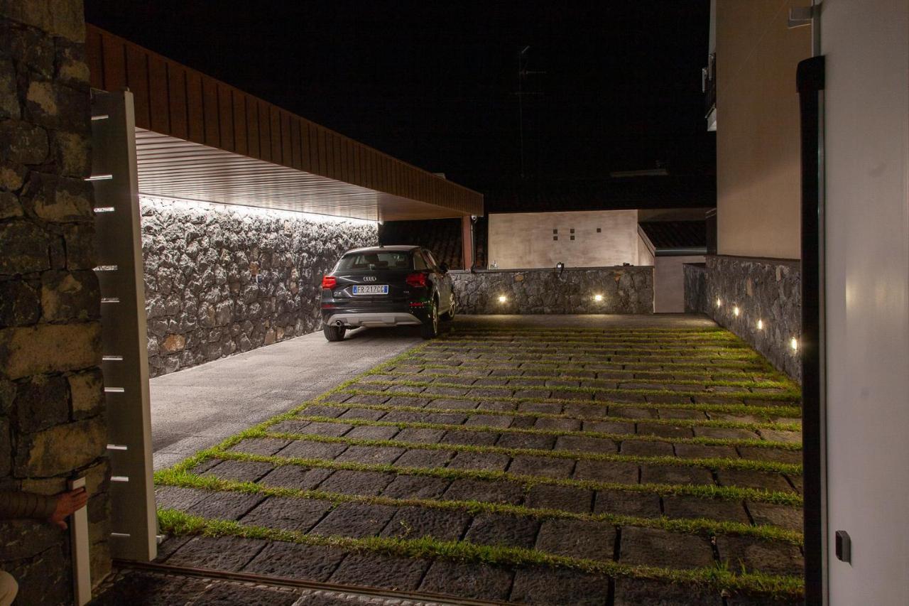 Апарт отель Mori Siciliani House Ачи Костелло Экстерьер фото